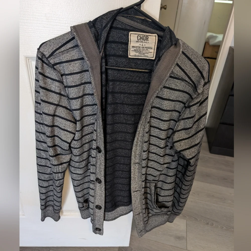 CHOR Men's Gray Striped Sweater - Picture 1 of 2